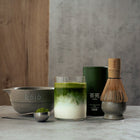 Kōjō Essential Kit Zubehör Detailansicht – Bambusbesen, Schüssel und Matcha Löffel