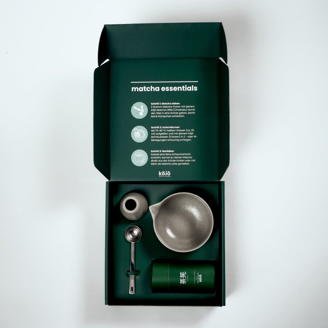 Kōjō Matcha Set – handgefertigter Chasen, Besenhalter und Matcha Löffel